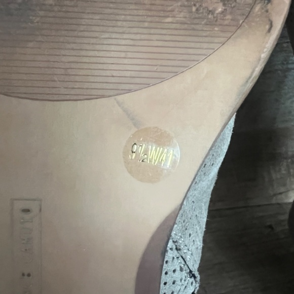 Vince Camuto suede booty size 9.5 W - Picture 5 of 6